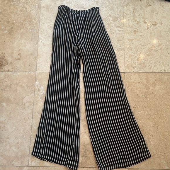 Reformation Black and White Striped Wide Leg Pants Size 2 - Picture 5 of 7